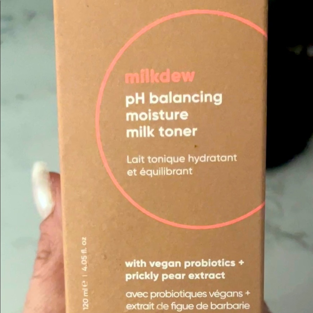 Glowoasis pH balancing milk toner